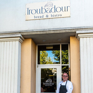 Troubadour photo
