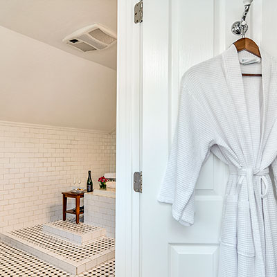 Historic Charm, Modern Comfort at Craftsman Inn