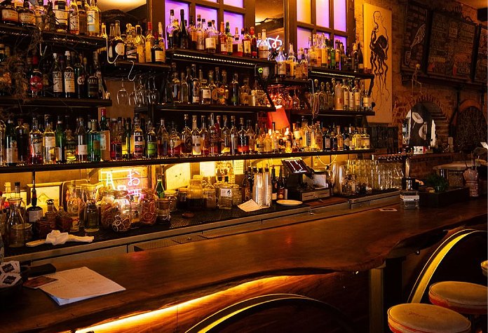 Geyserville Gun Club Bar & Lounge