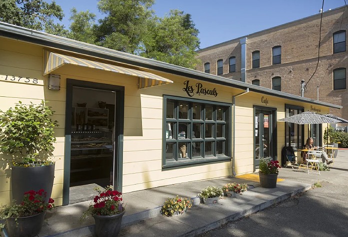 Les Pascals Patisserie & Café